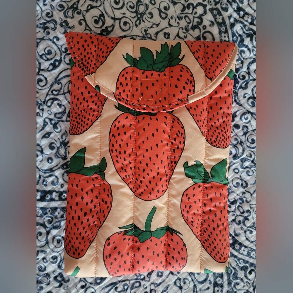 BAGGU Strawberry Laptop/Tablet Sleeve 13in
